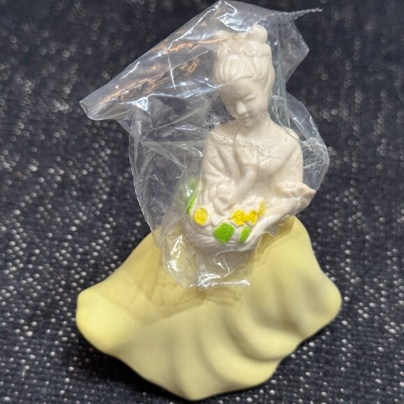 Avon Flower Maiden Unforgettable Figural Bottle, Vintage Circa 1974 - Picture 14 of 16